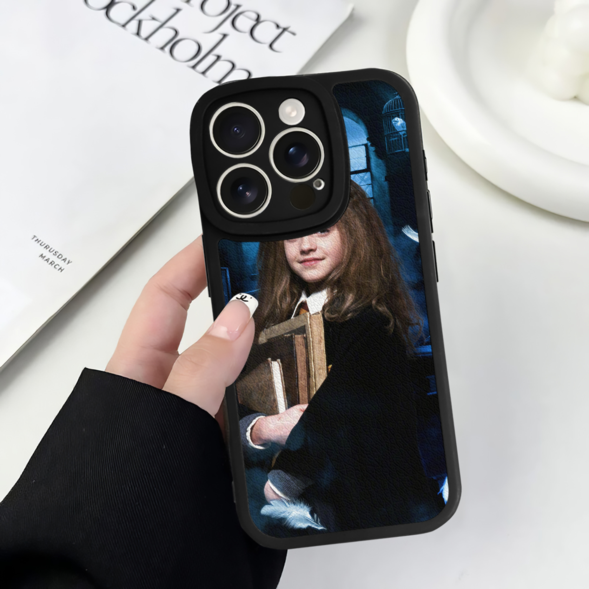 （画像用） Harry Potter ハリー・ポッターシリーズ 【iPhone 16シリーズ対応】シリコンスマホケース（レザー調） 材質：シリコン